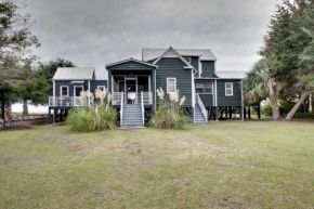 1111 Middle Street by AvantStay Charming Historic Cottage Featured in Dear John Movie Beach Access